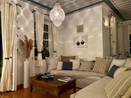 Niriedes Hotel, Reception