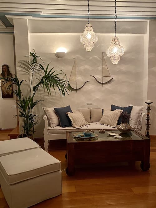 Niriedes Hotel, Reception