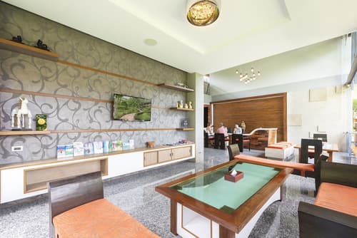 Khaolak Bay Front Resort, Reception