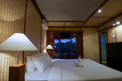 Yathra Houseboat, Room