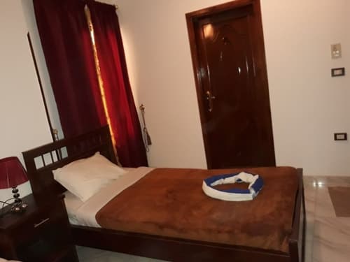 Alhambra Hotel, Room