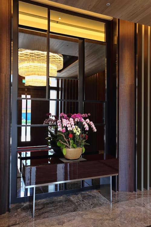 Hotel Intrendy, Interior entrance