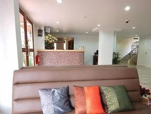 Roof View Place, Lobby sitting area