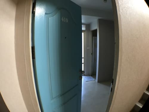 Roof View Place, Room