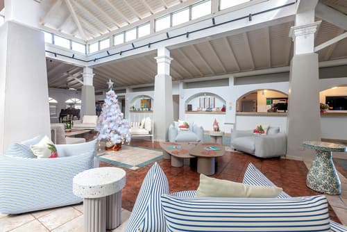 Ocean Point Beach Resort & Spa - Adults Only, Lobby sitting area