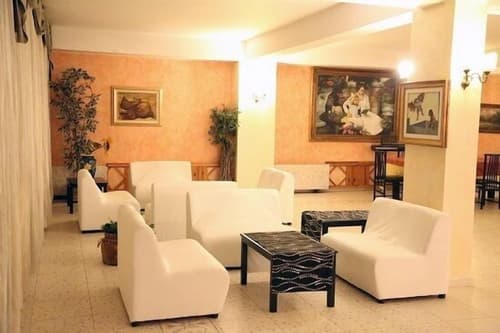 Hotel Company, Lobby sitting area