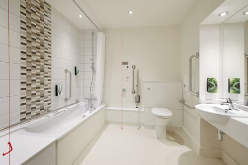 Premier Inn Edinburgh East, Accessible bathroom