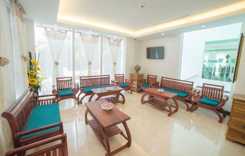 Phnom Penh Katari Hotel, Lobby sitting area