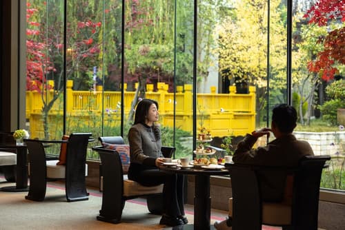 Shangri-La Resort, Shangri-La, Lobby sitting area