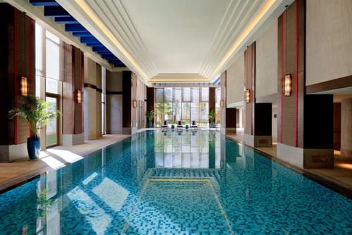 Shangri-La Resort, Shangri-La, Indoor pool