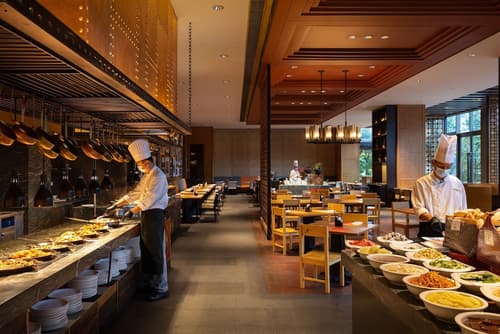 Shangri-La Resort, Shangri-La, Restaurant