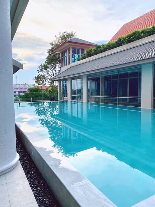 Krungsri River Hotel, Outdoor pool