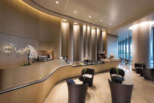 Conrad Manila, Bar (on property)