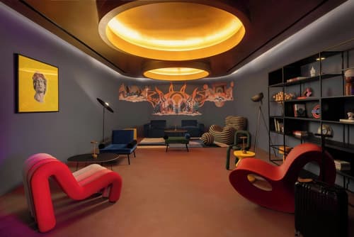 Moxy London Piccadilly Circus, Lobby sitting area