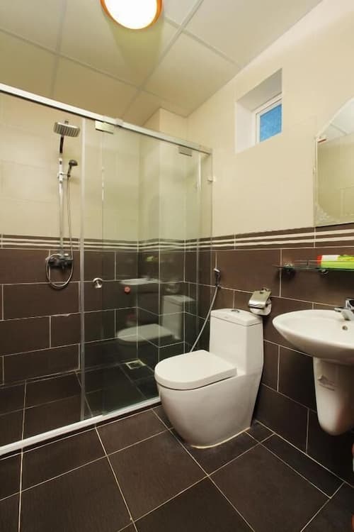 Gold Stars Hotel, Bathroom