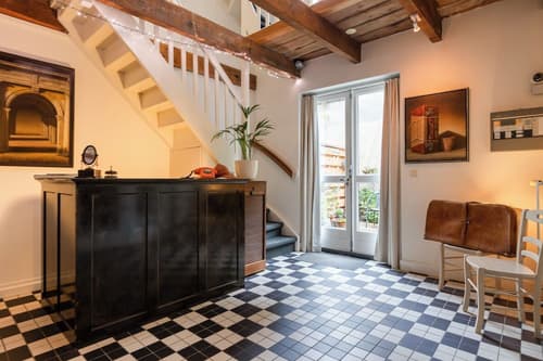 The Guesthouse, Reception