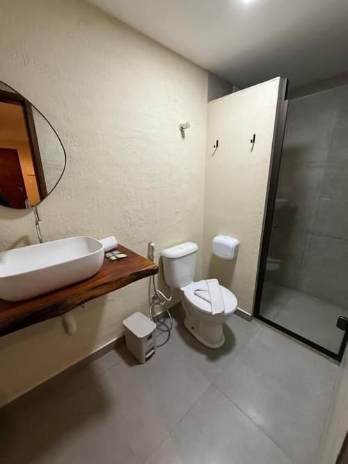 Zoe Pousada, Bathroom