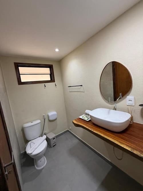 Zoe Pousada, Bathroom