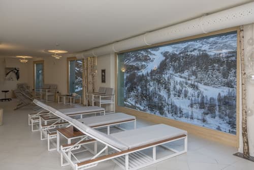 White Angel Hotel, Treatment room