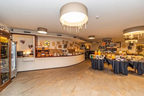 White Angel Hotel, Restaurant