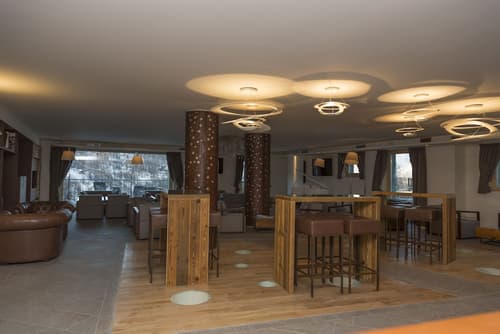 White Angel Hotel, Lobby lounge