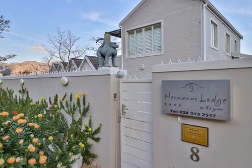 Hermanus Lodge on the Green, Front of property