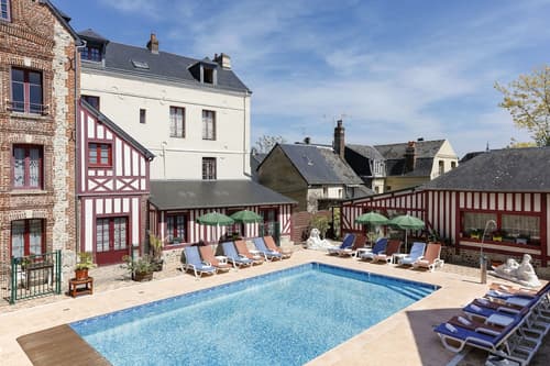 Hôtel L' Ecrin, Outdoor pool