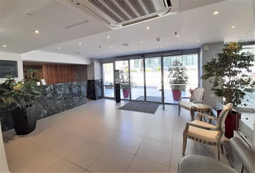 Elite Hotel, Reception