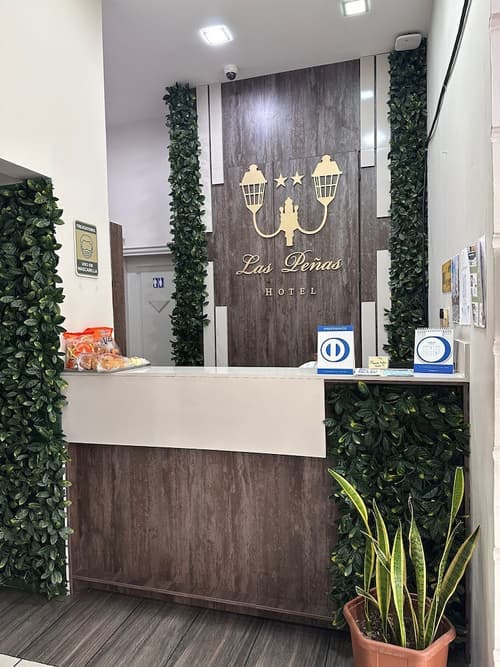 Hotel Las Peñas, Reception