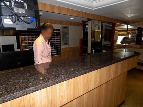 Hotel Love Story, Interior entrance