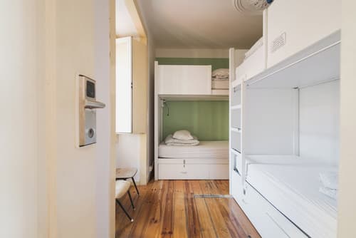 WOT New Lisbon Social, Room