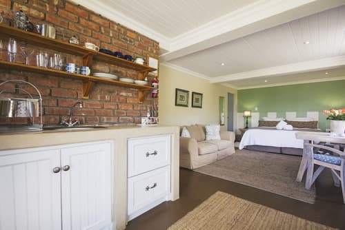 A Hilltop Country Retreat, Private kitchen