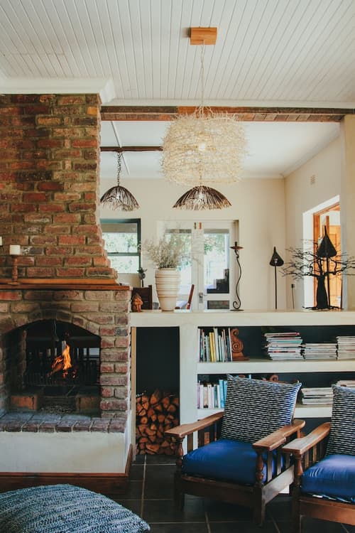 A Hilltop Country Retreat, Lobby lounge