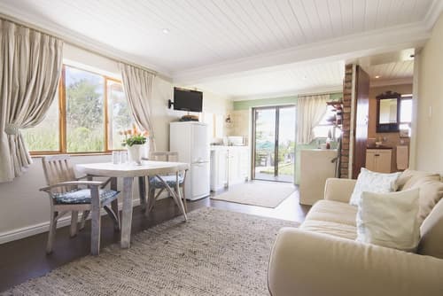 A Hilltop Country Retreat, Room