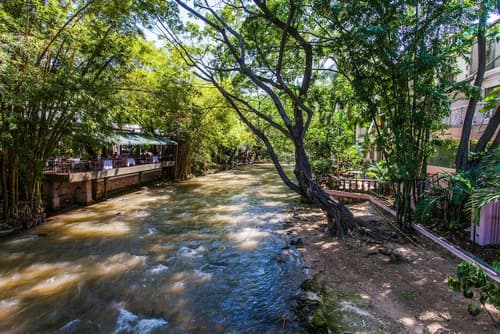 Garlands del Rio Riverside Boutique Hotel, Outdoor banquet area