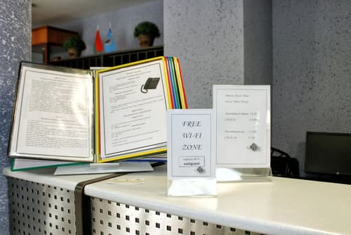 East Time Hotel, Interior entrance