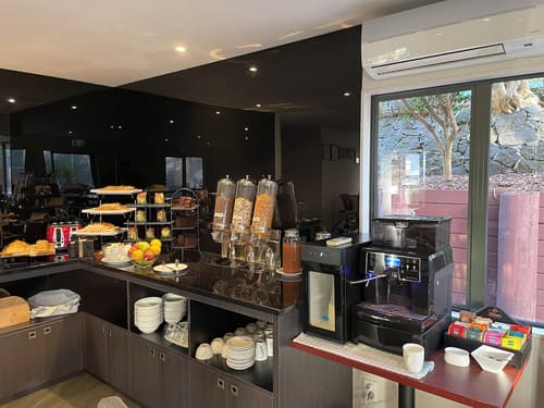 Edit Auckland Greenlane, Breakfast area