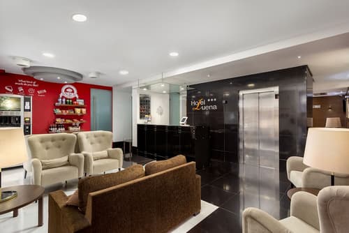 Hotel Luena, Reception