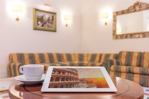 Raeli Hotel Lux, Lobby sitting area