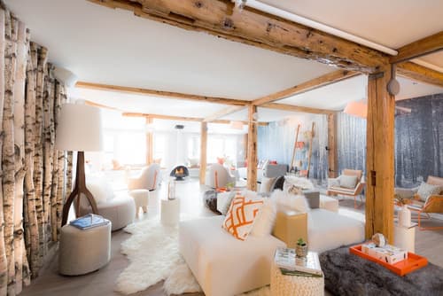 Field Guide Lodge, Lobby sitting area