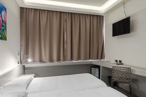 The Gate Hotel, Room