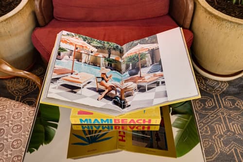 The Plymouth South Beach, Lobby sitting area