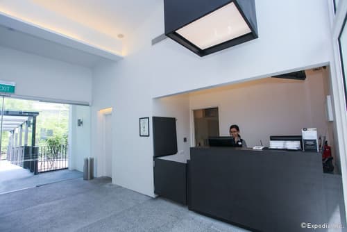 Lloyd's Inn, Reception