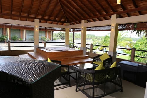 Amaranthe Bay, Jetted tub