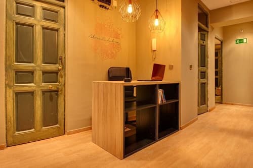 Abracadabra Suites, Reception