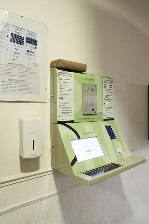 Slow Suites Luchana, Check-in/check-out kiosk