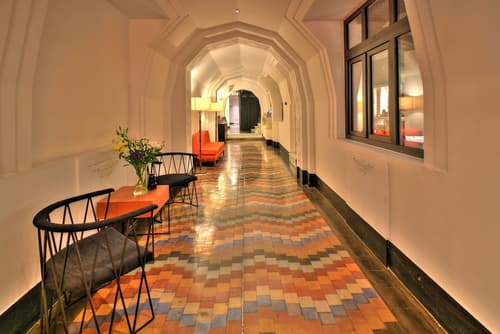 Luciano K Hotel, Interior entrance