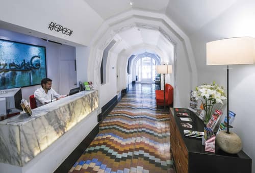 Luciano K Hotel, Reception