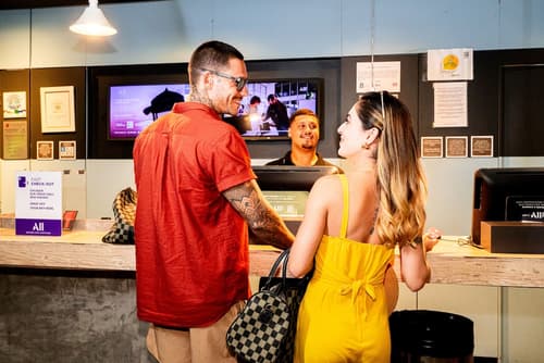 ibis Copacabana Posto 5, Reception