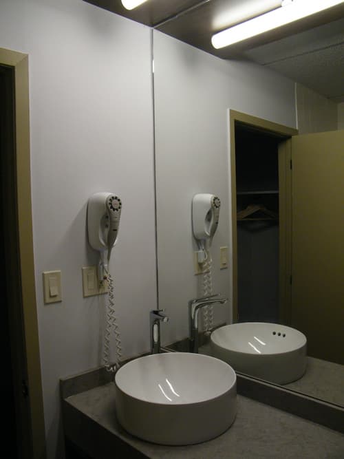 Auberge De La Baie Caraquet, Bathroom